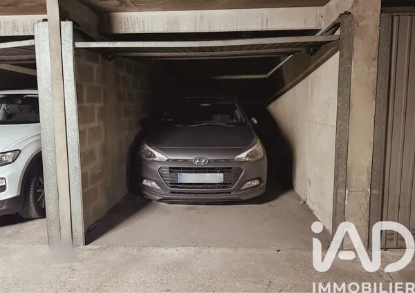 Parking à Paris (75019) photo 2