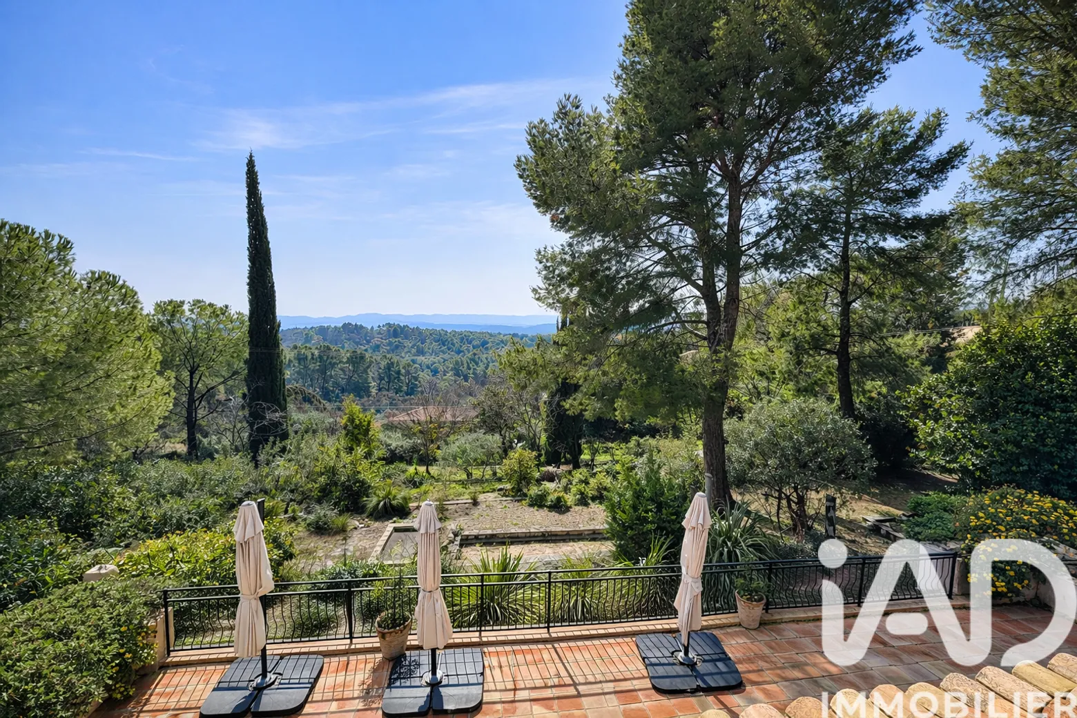 Vente maison à Flayosc (83780) : demeure 5 pièces 290 m² — 2