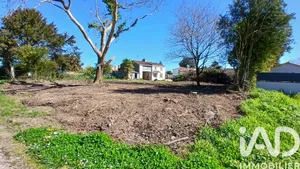 Terrain à bâtir à Saint-Georges-des-Coteaux (17810)