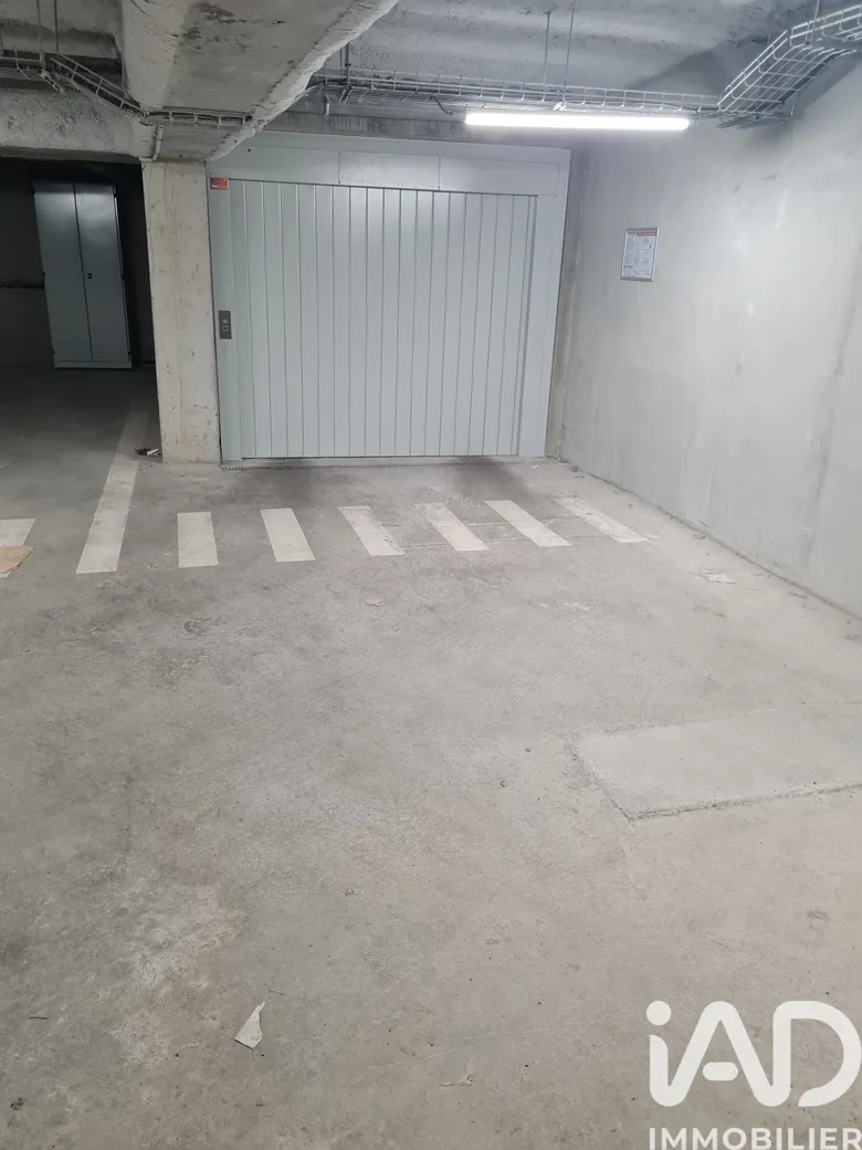 Parking 12 m² · à Lille · 12,3 m² · 19 000 €