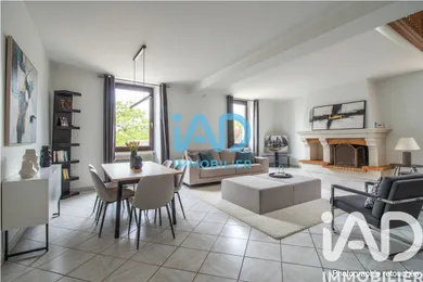 Triplex in Villeneuve-le-Roi (94290)