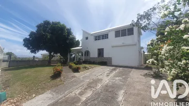 Immeuble à Sainte-Anne (97180)