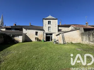 Townhouse in Mirebeau (86110)