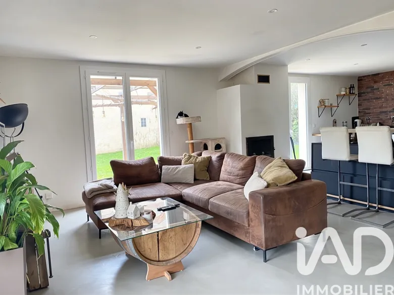Maison 5 pièces 181 m² · à Vion · 180,7 m² · 320 000 €