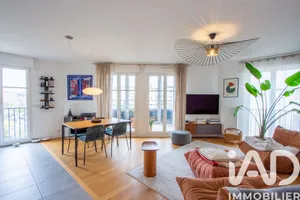 Apartment in Puteaux (92800)