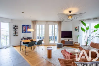 Apartment in Puteaux (92800)