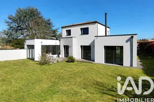 Architectural house in Chavagnes-en-Paillers (85250)
