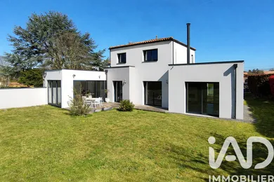 Architectural house in Chavagnes-en-Paillers (85250)