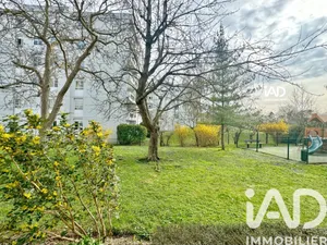 Apartment in Chatou (78400)