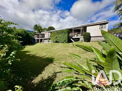 Architectural house in Sainte-Marie (97438)
