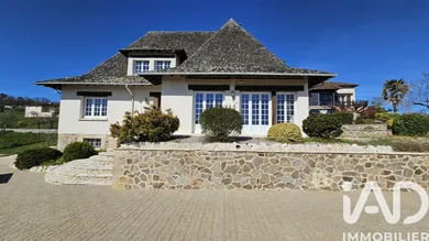 Maison d'architecte à Saint-Étienne-de-Maurs (15600)