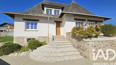 Maison d'architecte à Saint-Étienne-de-Maurs (15600)