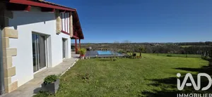 Maison traditionnelle à Amendeuix-Oneix (64120)