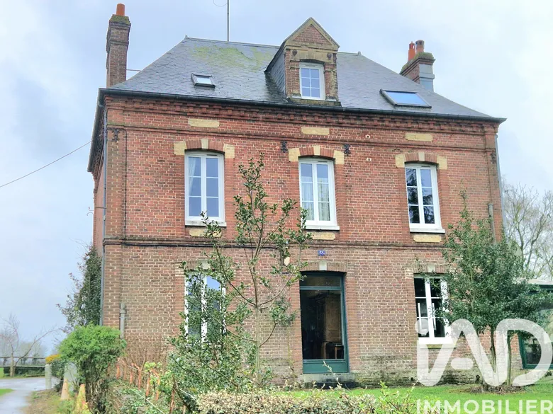 Maison 9 pièces 157 m² · à Forges-les-Eaux · 157,2 m² · 450 000 €