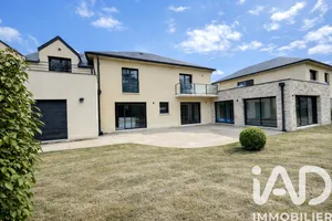 Architectural house in Le Mée-sur-Seine (77350)