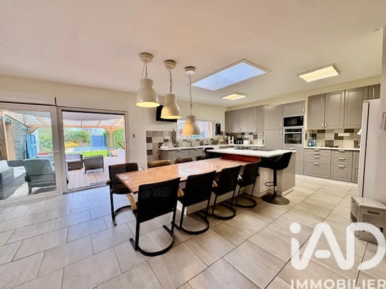 Maison 8 pièces 251 m² · à Saint-Hilaire-lez-Cambrai · 251 m² · 255 000 €