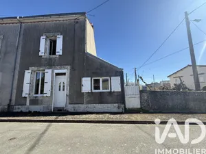 Townhouse in Parthenay (79200)