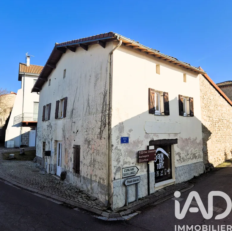 Maison 3 pièces 132 m² · à Fournols · 132 m² · 33 000 €