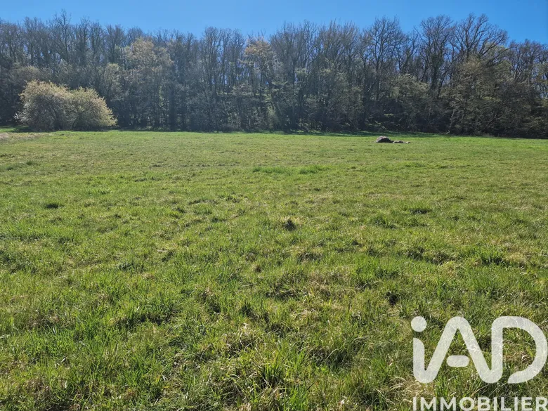 Terrain à bâtir à La Bachellerie (24210) · 196 000 €
