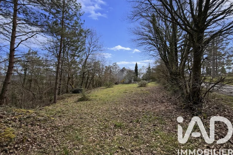 Terrain à bâtir à Noailles (19600) · 40 000 €