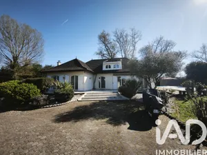 Maison traditionnelle à Saint-Denis-de-Pile (33910)