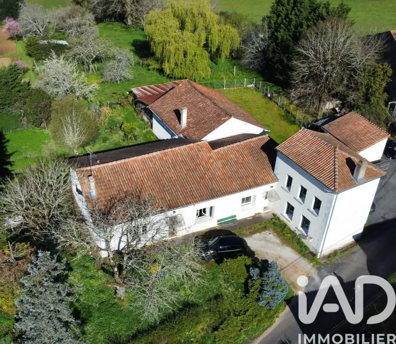 Maison 9 pièces 199 m² · à Orgedeuil · 199 m² · 159 000 €