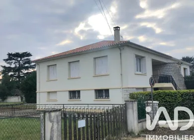 Townhouse in Bergerac (24100)