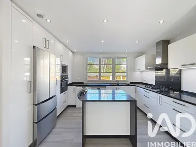 Apartment in Nanterre (92000)