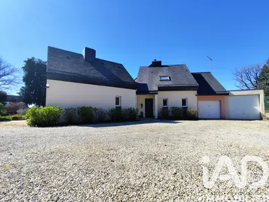 Architectural house in Saint-Nicolas-de-Redon (44460)
