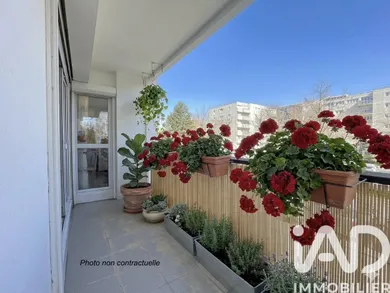 Apartment in Plaisir (78370)