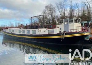 Péniche à Guernes (78520)