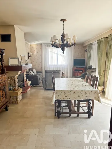 House in Paron (89100)