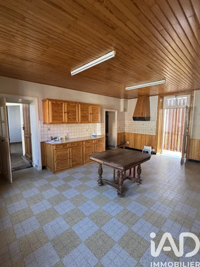 Maison de village à Saint-Barthélemy-Lestra (42110)