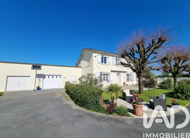 Village house in Chef-Boutonne (79110)