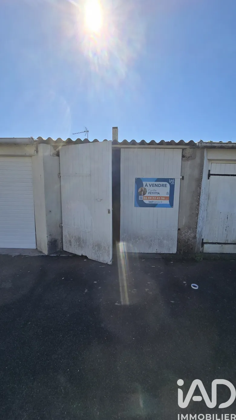 Parking 16 m² · à Trélivan · 15,7 m² · 18 500 €