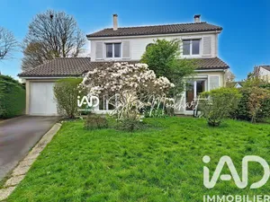 House in Le Mesnil-Saint-Denis (78320)
