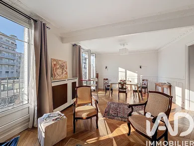 Apartment in Paris (75016)