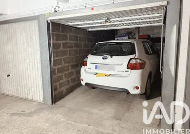 Parking à Paris (75011)