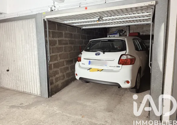 Parking à Paris (75011) photo 2