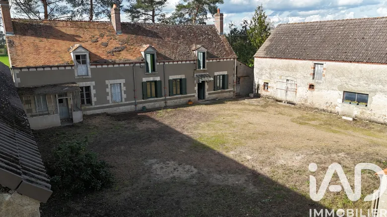 Maison 9 pièces 270 m² · à Saint-Benoît-sur-Loire · 270,3 m² · 189 000 €