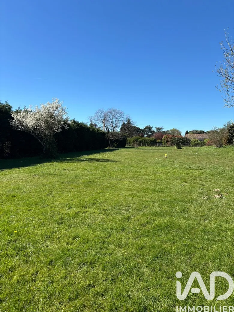 Terrain à Labarthe-sur-Lèze (31860) · 122 000 €