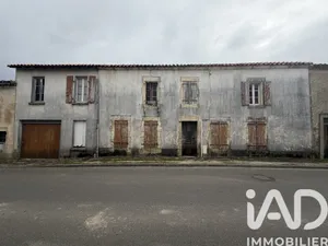 Maison de ville à Montmoreau (16190)
