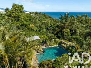 Architectural house in Sainte-Marie (97438)