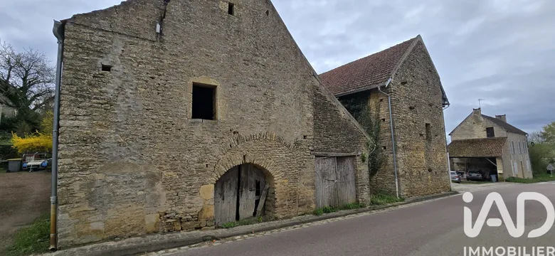 Immeuble 300 m² · à Saint-Père · 300 m² · 55 000 €