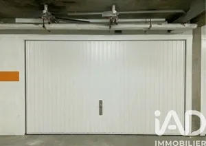 Parking in Paris (75010)