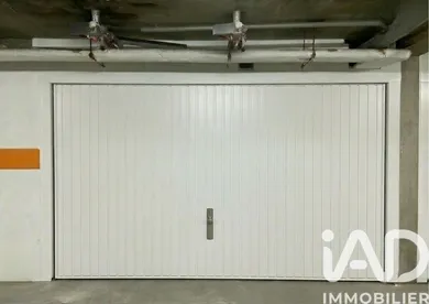 Parking in Paris (75010)