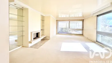 Apartment in Le Chesnay (78150)