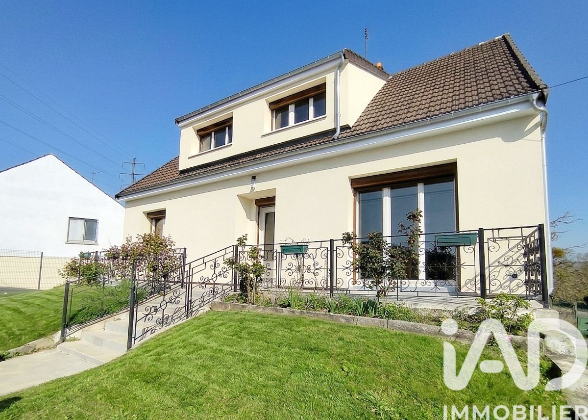 maison à Charly
