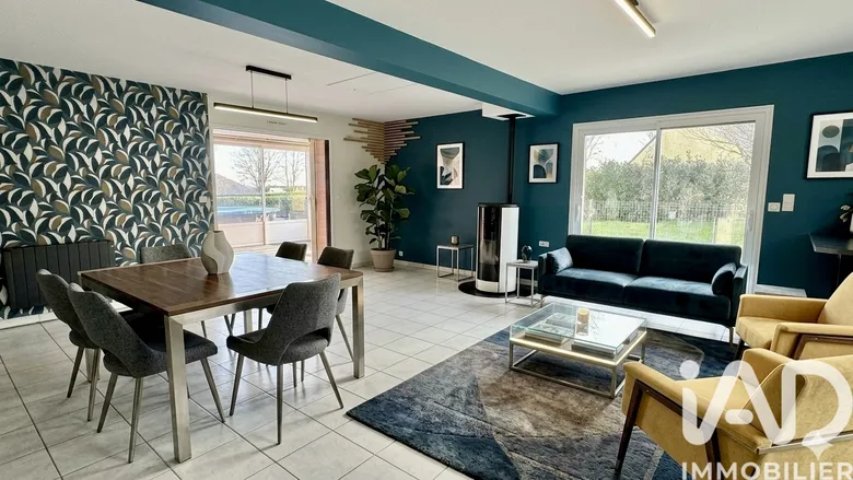 Maison 10 pièces 230 m² · à Saint-Urbain · 230 m² · 441 000 €