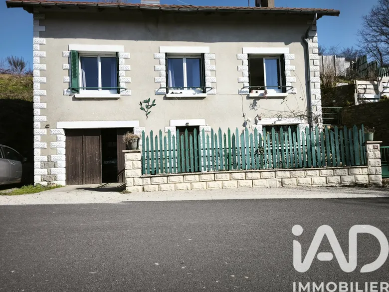 Maison 6 pièces 135 m² · à Roannes-Saint-Mary · 135 m² · 165 000 €
